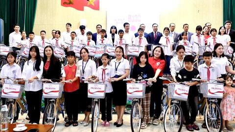 Trao 29 xe đạp tiếp sức học sinh vượt khó ở phường Tân Hưng