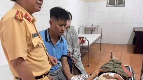 Công an Hải Phòng đưa người đàn ông có biểu hiện đột quỵ đến cơ sở y tế cấp cứu kịp thời