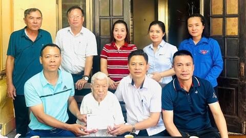 97 người có công với cách mạng được tặng quà dịp Quốc khánh 2/9