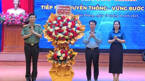 Vinh danh nhiều tập thể, cá nhân tại Chương trình "Tiếp nối truyền thống - Vững bước tương lai"