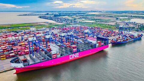 Cảng container quốc tế Tân Cảng Hải Phòng đón tàu lớn nhất từ trước đến nay