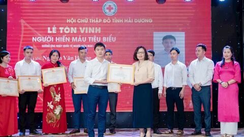 Anh Hoàng mê làm thiện nguyện