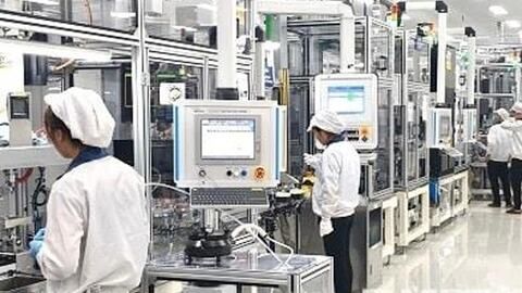 Yêu nước bằng tinh thần hăng say lao động và cống hiến