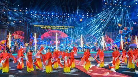 Hải Phòng chuyển 1 tỷ đồng kinh phí bắn pháo hoa Lễ hội mùa thu Côn Sơn - Kiếp Bạc ủng hộ đồng bào vùng lũ