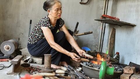 'Giữ lửa' nghề rèn truyền thống