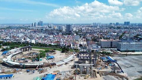 Thi công xuyên lễ trên công trường cầu Nguyễn Trãi