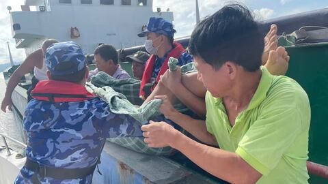 Bộ Tư lệnh Vùng Cảnh sát biển 1 hỗ trợ cấp cứu thủy thủ tàu hàng bị đột quỵ trên biển