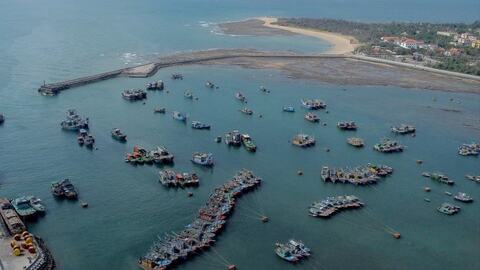 Trên âu cảng đặc khu giữa Vịnh Bắc Bộ