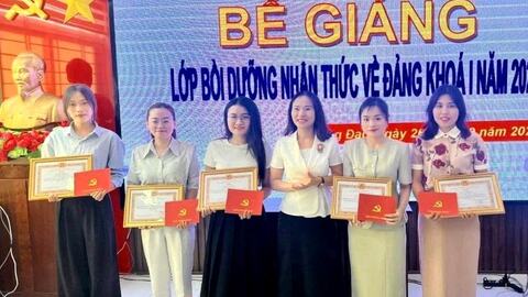 49 học viên các phường Hưng Đạo, Dương Kinh hoàn thành lớp bồi dưỡng nhận thức về Đảng