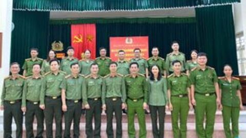 Đoàn công tác Văn phòng Bộ Công an khảo sát tại Công an phường Hồng Quang, tỉnh Ninh Bình