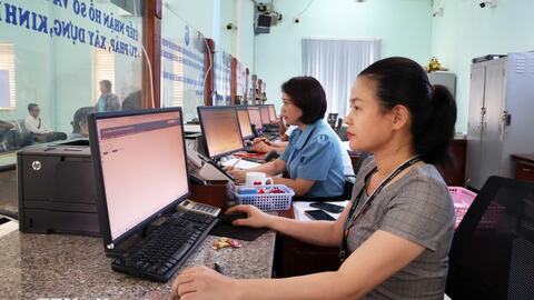 Xây dựng cơ chế, chính sách đột phá nhằm thu hút, trọng dụng cán bộ xuất sắc