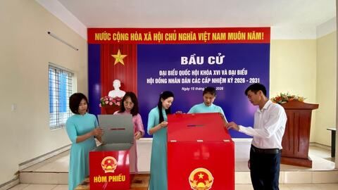 Những cô giáo 'hai vai'