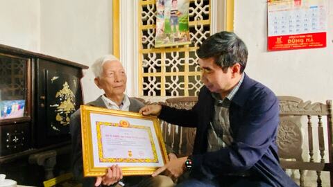 Nâng cao chất lượng sinh hoạt gắn với làm tốt nhiệm vụ chuyên môn