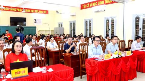 Sinh hoạt chuyên đề Xây dựng Trường Tiểu học Đông Hải 1 thành trường học xã hội chủ nghĩa
