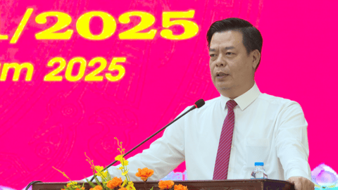 Trao Huy hiệu Đảng và kiểm tra việc vận hành chính quyền địa phương 2 cấp tại xã Kim Thành