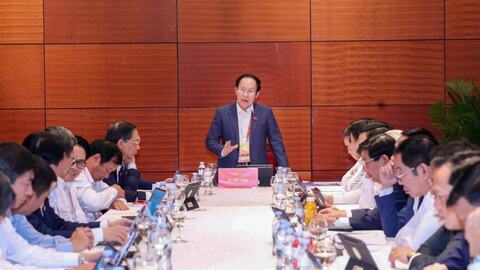 Đoàn đại biểu Đảng bộ thành phố Hải Phòng thảo luận các Văn kiện Đại hội