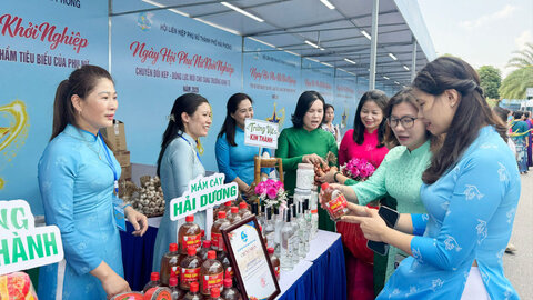 Đối thoại, lắng nghe - Phát huy vai trò nữ giới trong xây dựng địa phương
