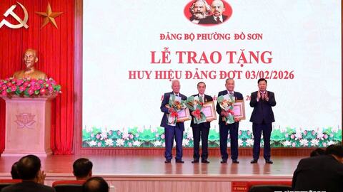 31 đảng viên phường Đồ Sơn vinh dự nhận Huy hiệu Đảng