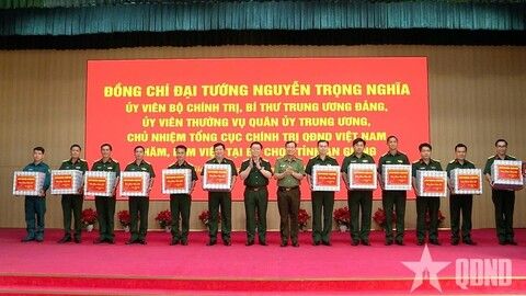 Đoàn công tác Quân ủy Trung ương, Bộ Quốc phòng thăm, làm việc tại An Giang