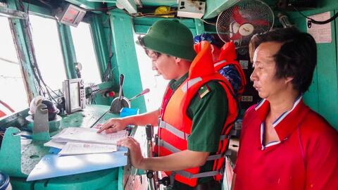 Phát hiện 2 tàu cá vi phạm IUU trên vùng biển Tây Nam 