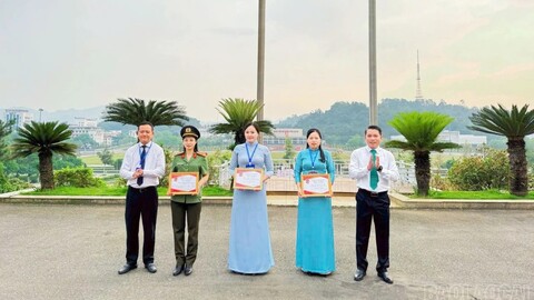 “Người của tháng", "Người của quý”: Động lực nâng cao chất lượng cán bộ, công chức ở phường Cam Đường