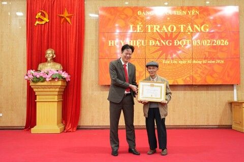 Amcrest security camera in white color