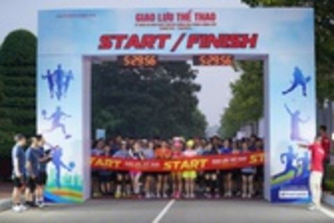 Rực rỡ sắc áo, sôi động giải chạy chào mừng 80 năm Văn phòng Chính phủ