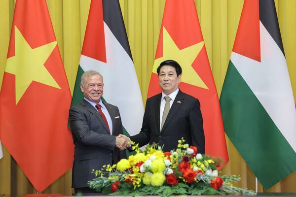 Chủ tịch nước Lương Cường hội đàm với Quốc vương Jordan