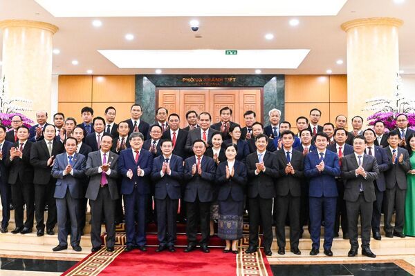 Ảnh: Đồng chí Thường trực Ban Bí thư Trần Cẩm Tú tiếp Đoàn cán bộ cấp cao Đảng Nhân dân Cách mạng Lào