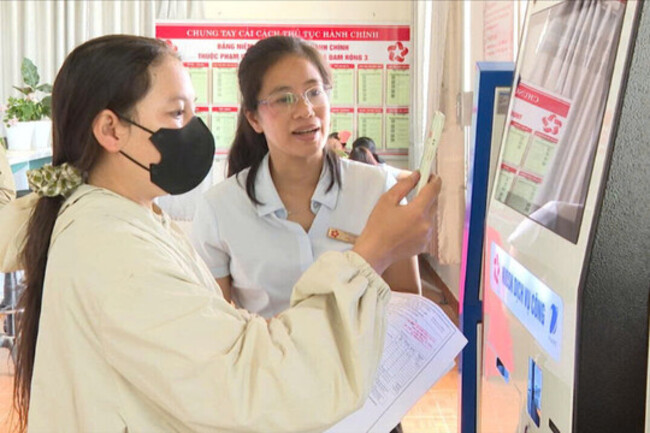 Thực hành theo Bác gắn với xây dựng Đảng