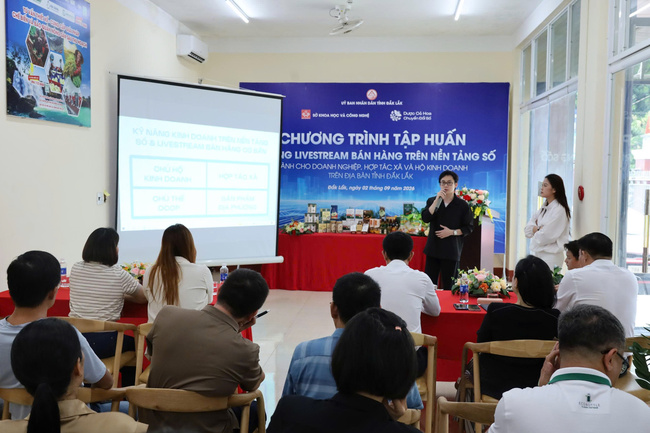 Sở Khoa học và Công nghệ tập huấn kỹ năng Livestream bán hàng trên nền tảng số cho các chủ thể OCOP
