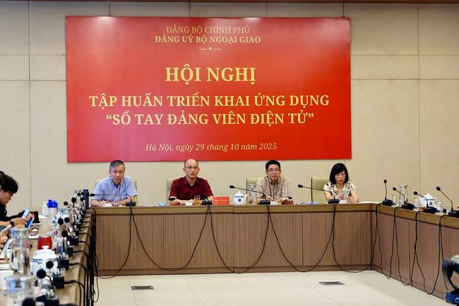 Tập huấn triển khai ứng dụng 'Sổ tay đảng viên điện tử'
