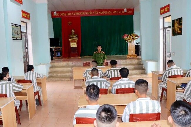 Học Bác từ những điều giản dị