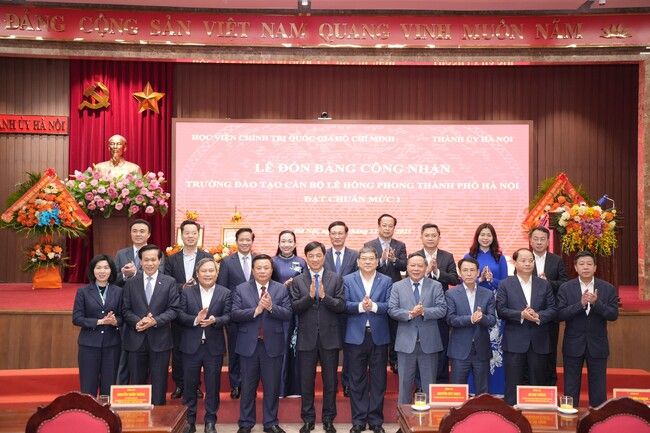 Lễ đón Bằng công nhận Trường Đào tạo cán bộ Lê Hồng Phong đạt Chuẩn mức 1