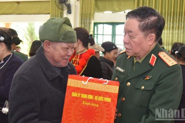 Đại tướng Nguyễn Trọng Nghĩa thăm và làm việc tại tỉnh Cao Bằng