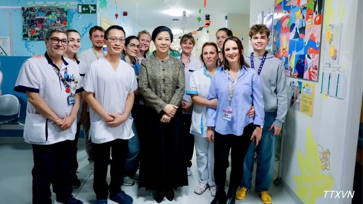 Phu nhân Tổng Bí thư, Chủ tịch nước thăm mô hình bệnh viện-trường học cho trẻ em tại Bỉ