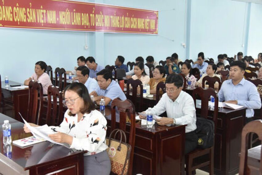 Cán bộ, đảng viên với mạng xã hội - Bài 3: Chưa làm chủ không gian số, vì sao?