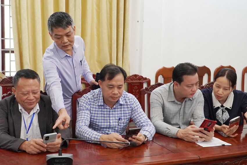 Xã Tân Dĩnh: 100% đảng viên hoàn thành cài đặt “Sổ tay đảng viên điện tử”