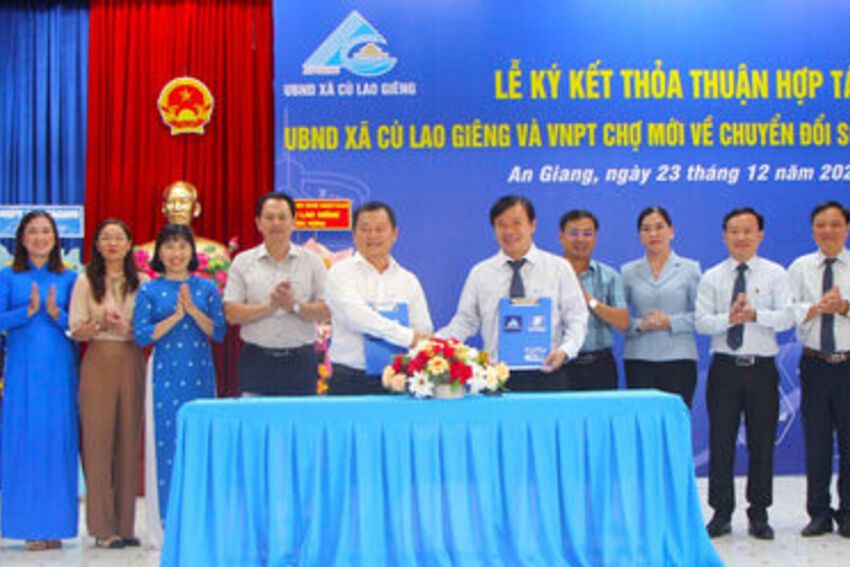 UBND xã Cù Lao Giêng và VNPT Chợ Mới hợp tác chuyển đổi số