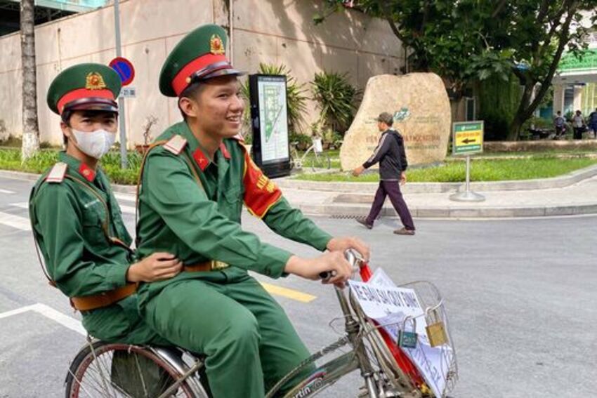 Bệnh viện ấm tình quân, dân