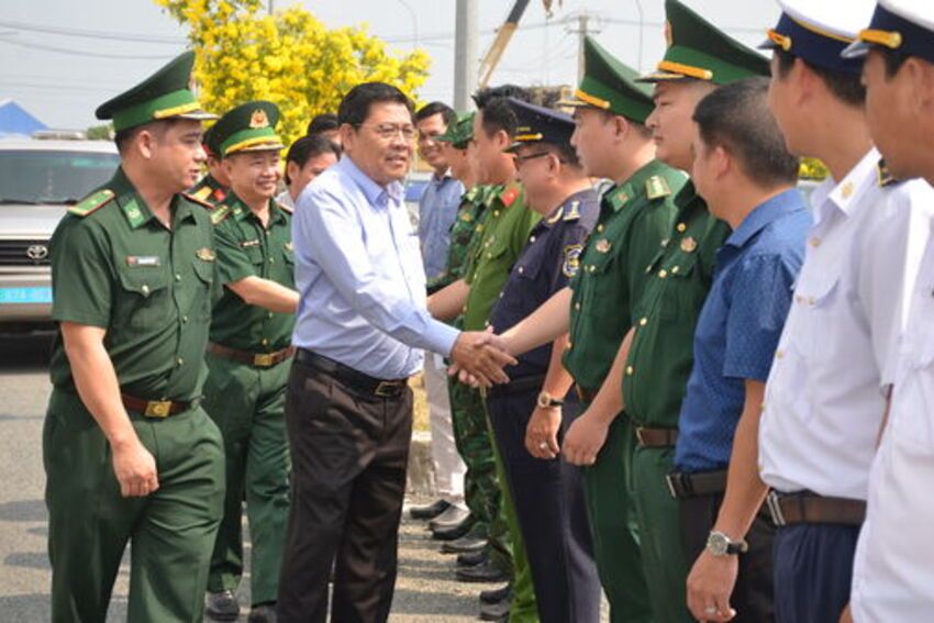 Phó Chủ tịch UBND tỉnh Ngô Công Thức kiểm tra tình hình an ninh biên giới, hoạt động các cửa khẩu 