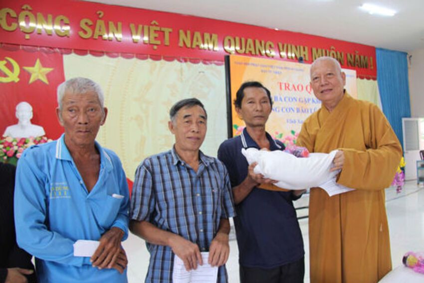 Cấp ủy vững, địa phương phát triển