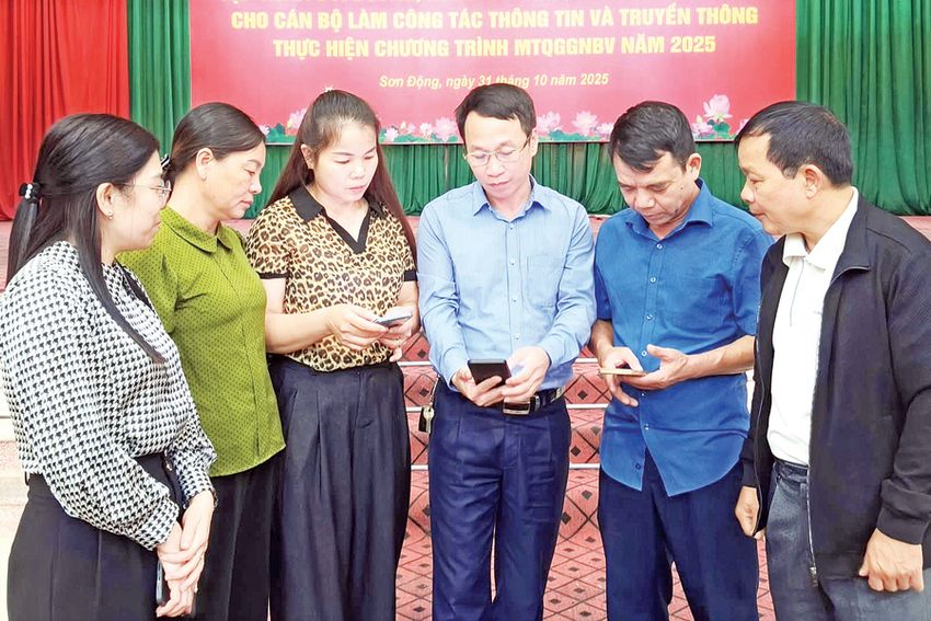 Bắc Ninh: Đảng viên tiên phong học tập kỹ năng số