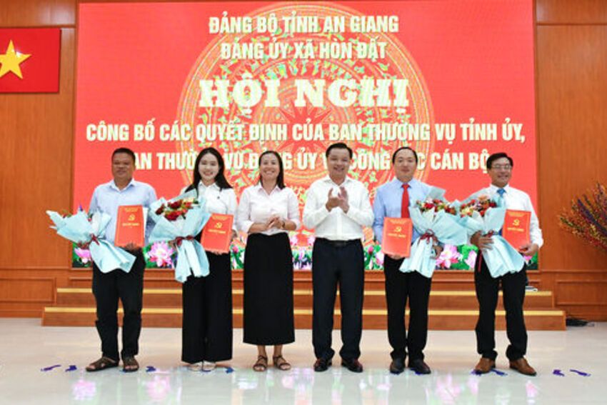 Hội nghị Ban Chấp hành Đảng bộ xã Hòn Đất