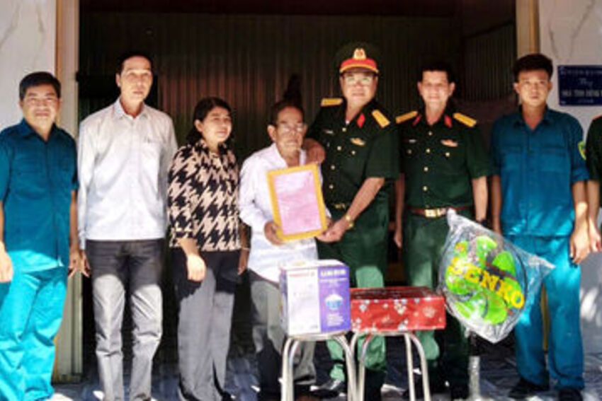 Bộ Chỉ huy Quân sự tỉnh An Giang bàn giao nhà tình đồng đội tại xã An Cư