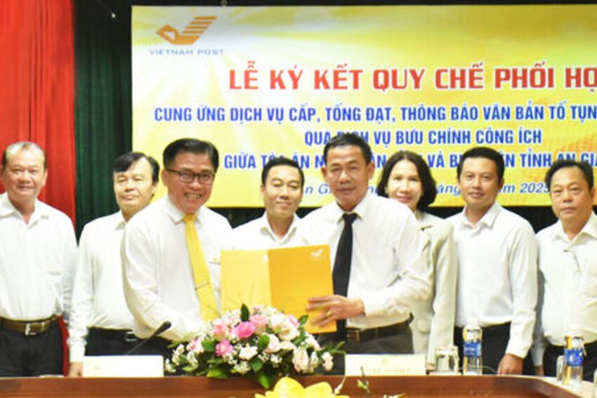 Tòa án nhân dân tỉnh An Giang và Bưu điện tỉnh ký kết quy chế phối hợp