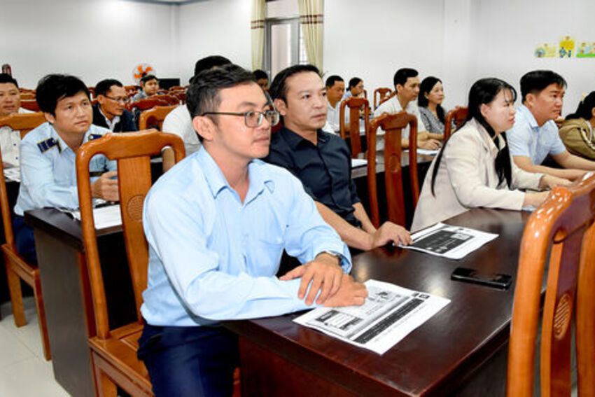 Gần 120 cán bộ và đại diện doanh nghiệp tập huấn chuyển đổi số