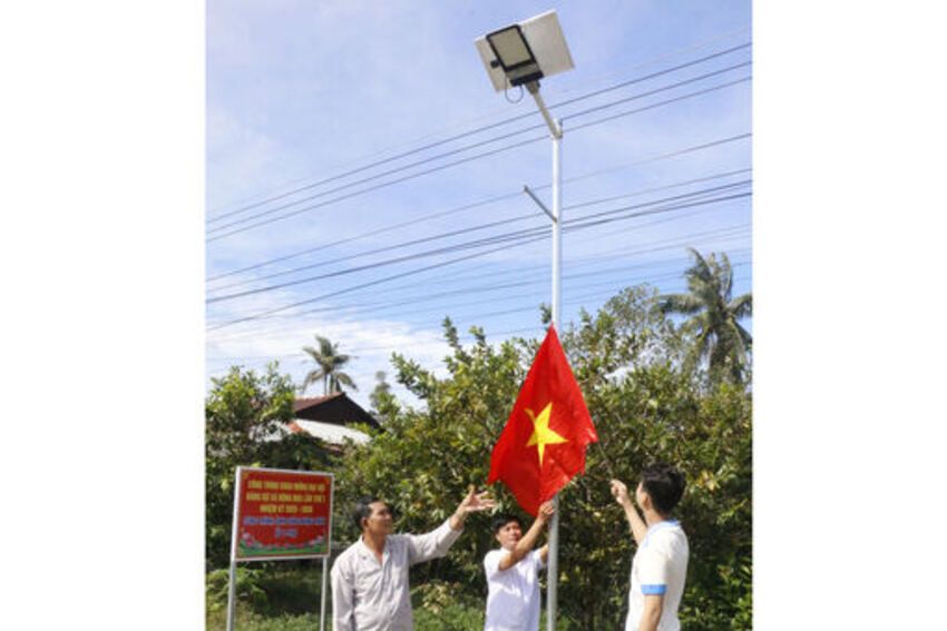 Học Bác từ những việc nhỏ, vì dân từ những việc gần