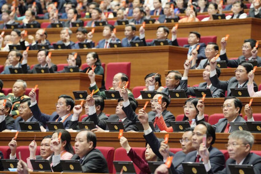 1.586 đại biểu họp phiên trù bị Đại hội đại biểu toàn quốc lần thứ XIV của Đảng