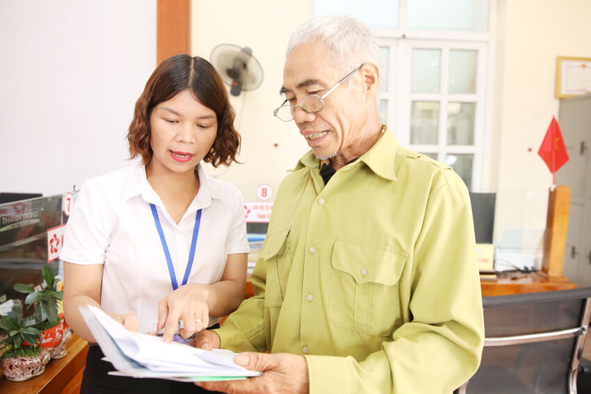 Đảng viên nêu gương, đưa chuyển đổi số đến bản làng